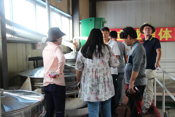 參觀膨潤(rùn)土生產(chǎn)車間