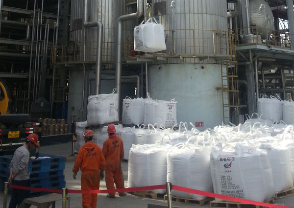 Filling of clay particles